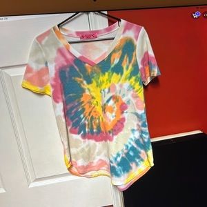Ladies tie dye v neck ss top, sz Medium, medium sz and very roomy and comfy